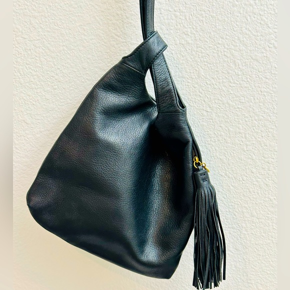 HOBO Handbags - HOBO WRISTLET ✨ BLACK LEATHER w/ tassel